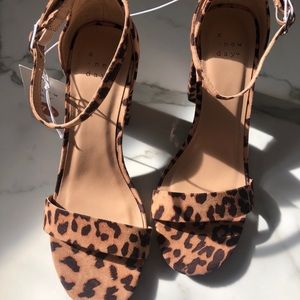 Brand new leopard stacked heel 👠